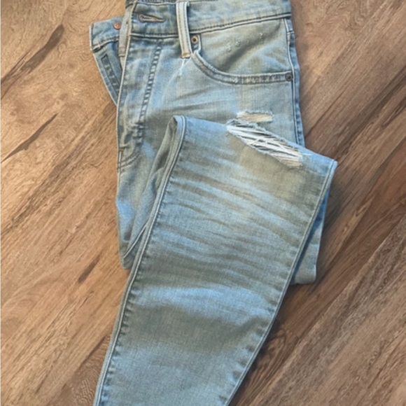 Lucky Brand Denim - Lucky Brand Light Blue Skinny Jeans with Distressed Knee